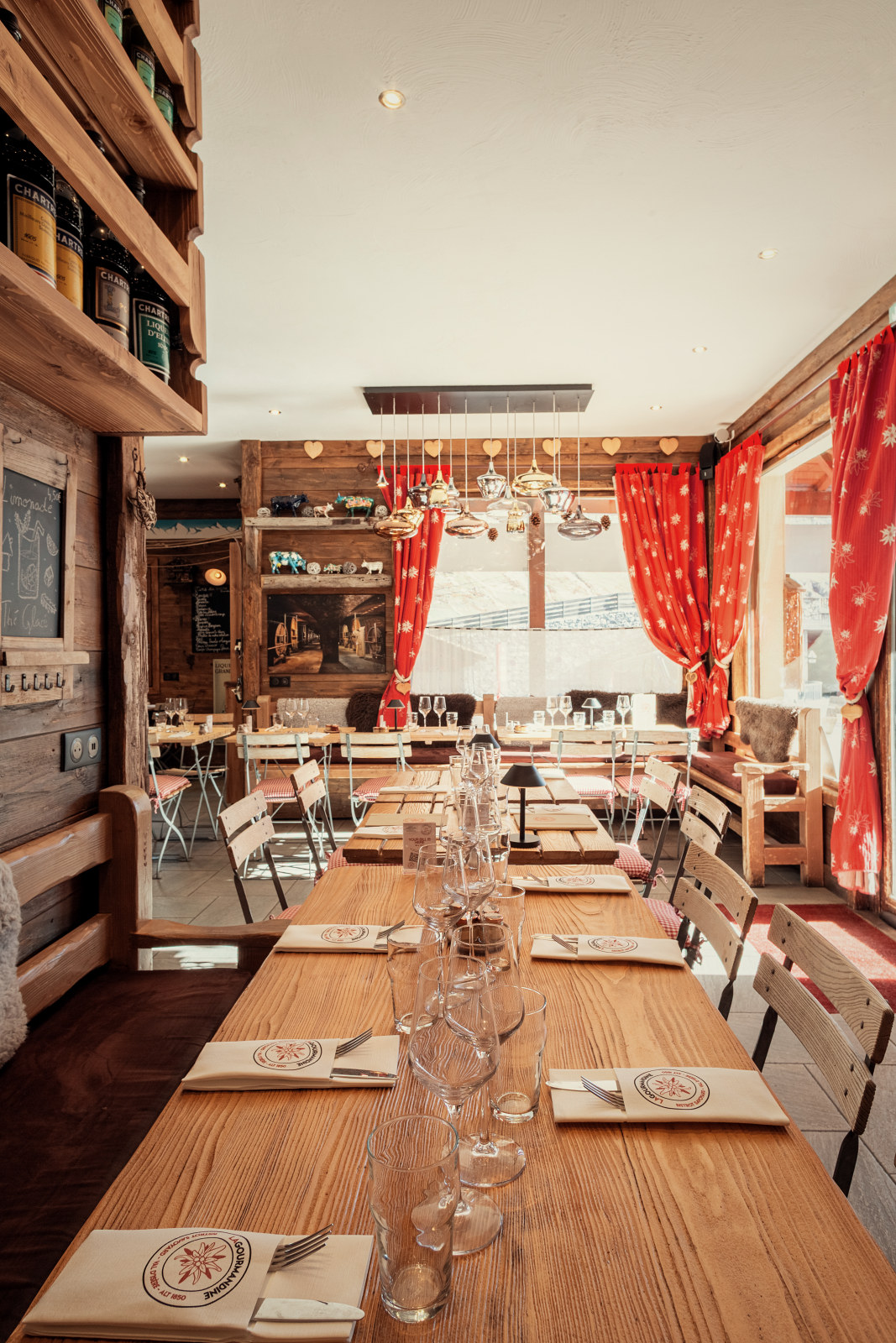 Salle chaleureuse en bois de La Gourmandine